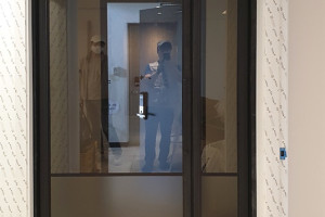 대치동 선경아파트, 슬림 비대칭 현관중문으로 완성하는 세련된 공간 구분